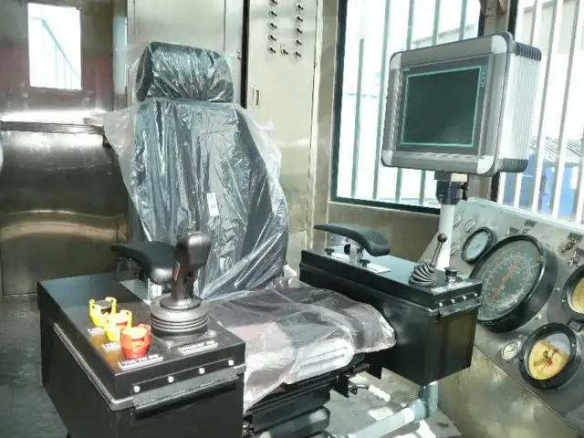 Drilling operator chair with integrated controls and display